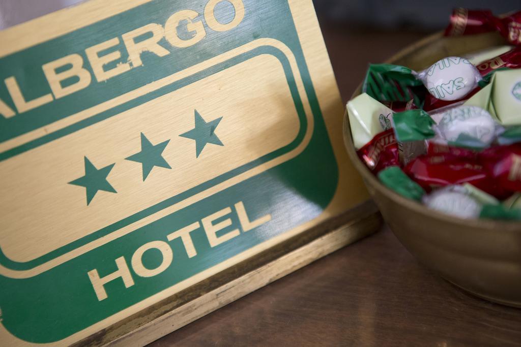 Hotel Capri Брешия Экстерьер фото