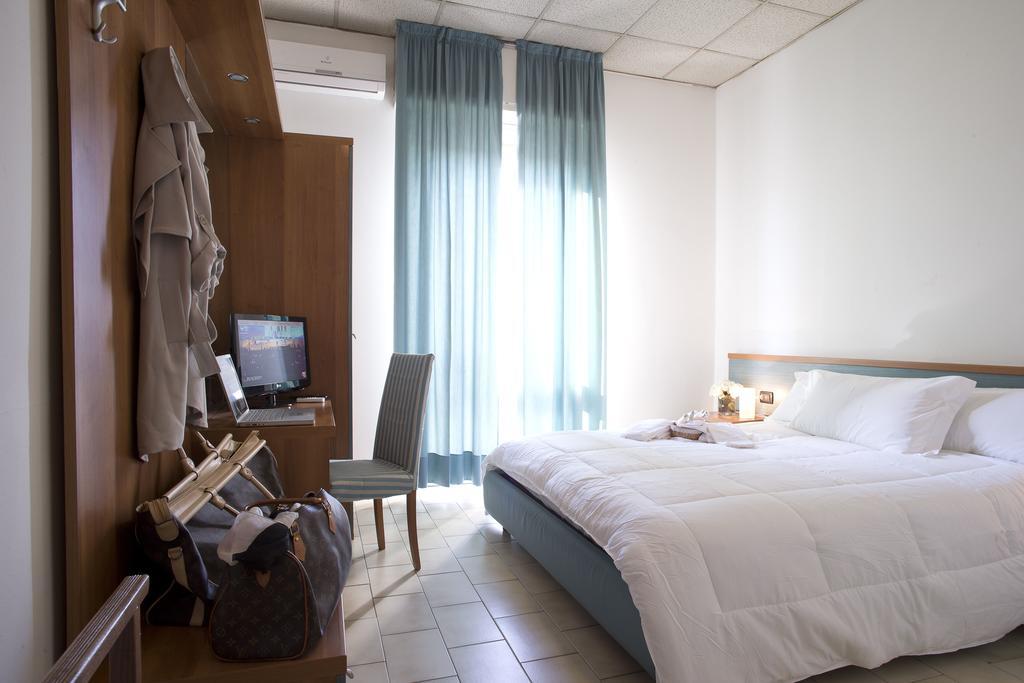 Hotel Capri Брешия Номер фото