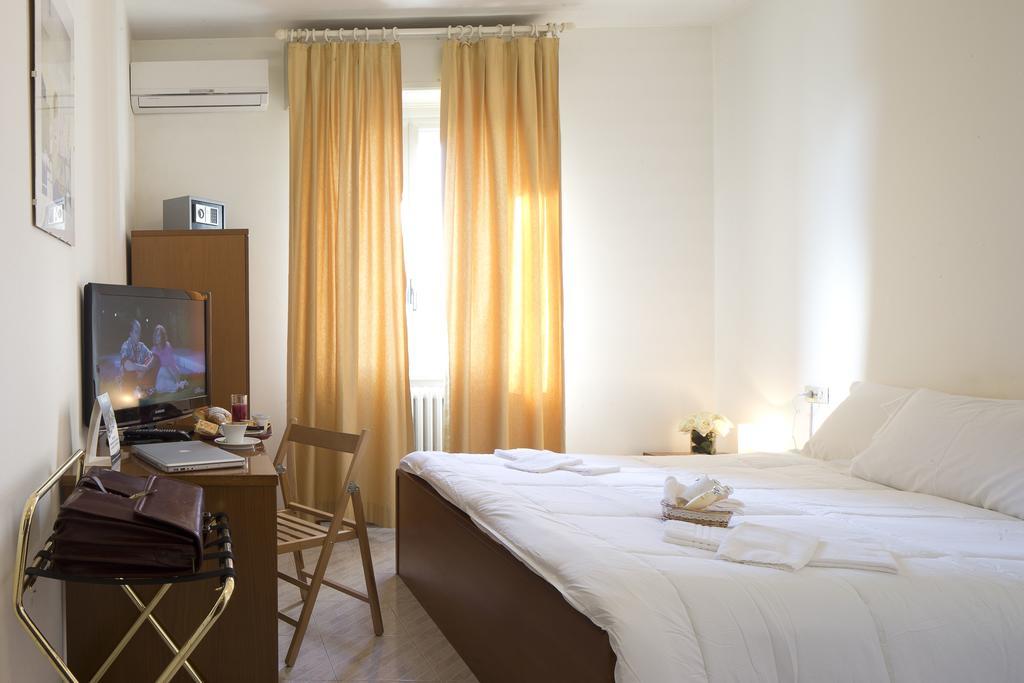 Hotel Capri Брешия Номер фото